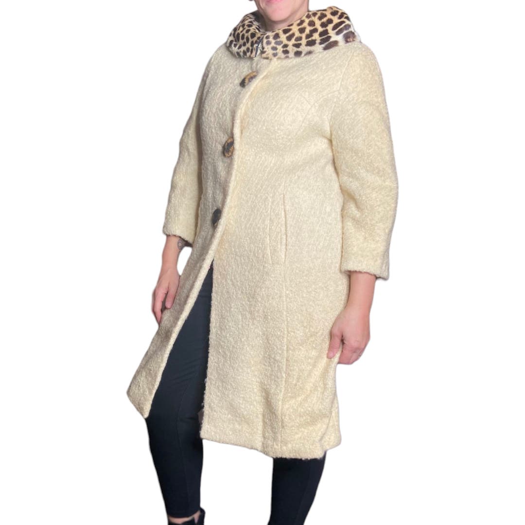50's Vintage Cream Boucle Wool Coat with Leopard print Fur Collar Size Medium